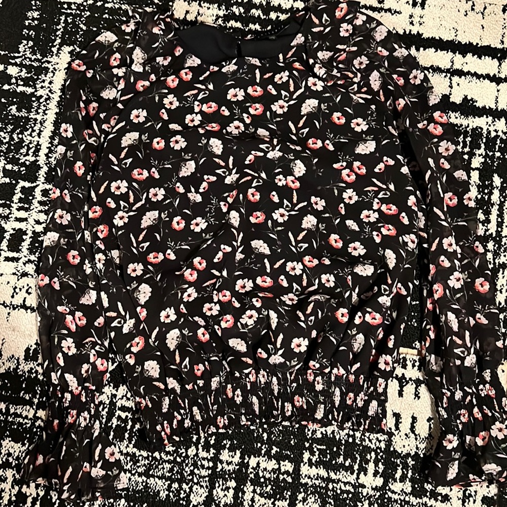 Adorable floral blouse with ruching at waist and wrists